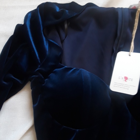 {L'Atiste} Midnight Blue Velvet Mini Dress NWT - Picture 4 of 6